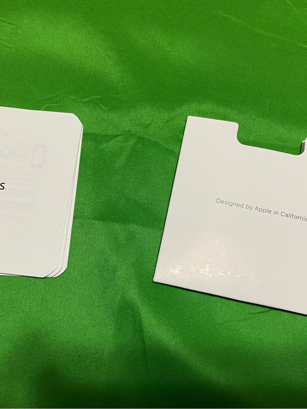Apple White Wireless Earbuds with Charging Case
